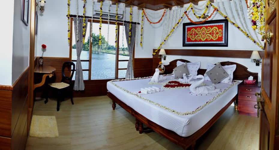 Abad Cruise on the Lake, Alleppey 3